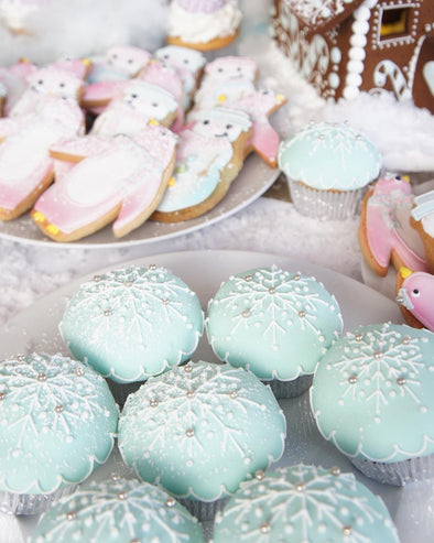 Snowflake cupcakes - Tuck Box Cakes