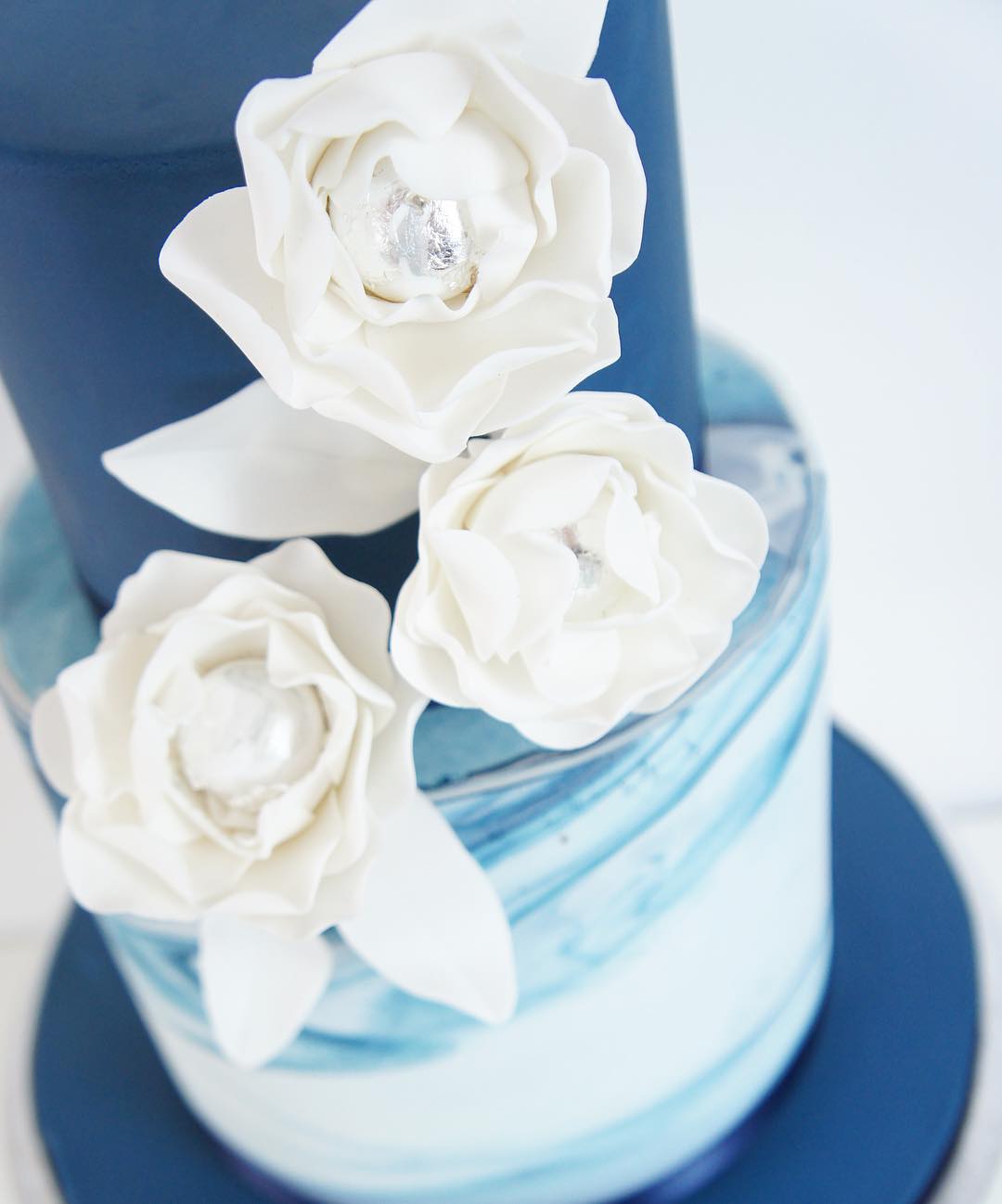 single flowers on cakes | A Wedding Cake Blog